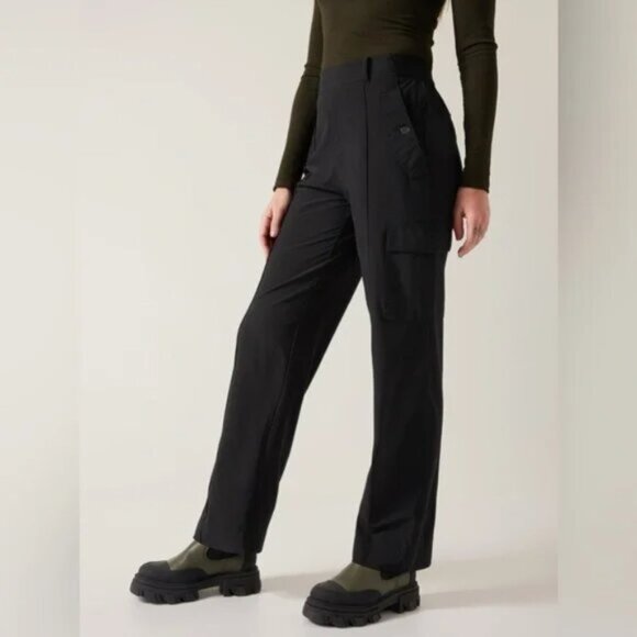 Athleta Vienna Cargo Pant Black size 26 Plus Featherweight Athleisure - Picture 3 of 13
